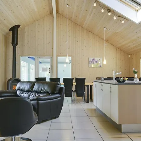 Hughe - 300m From The Sea By Interhome *