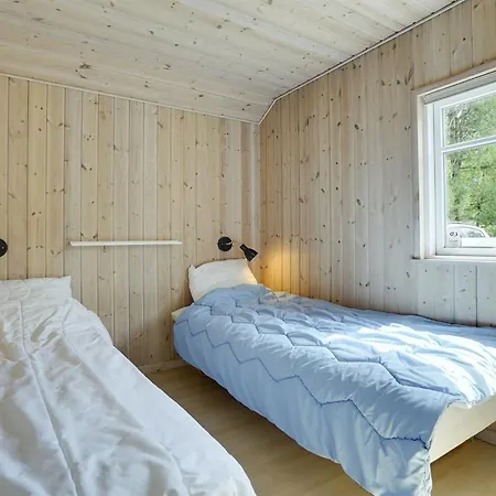 Hughe - 300m From The Sea By Interhome